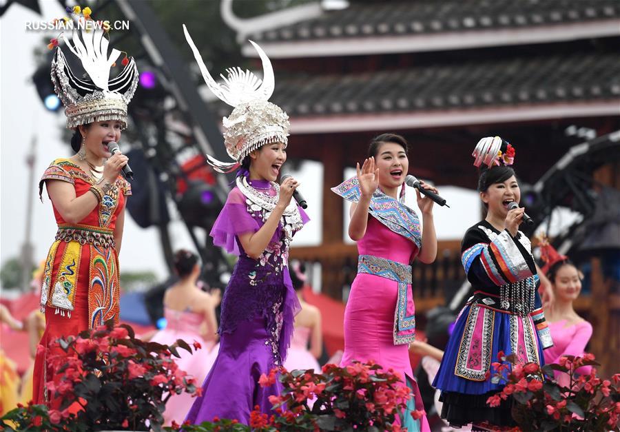 Народности Гуанси празднуют Саньюэсань