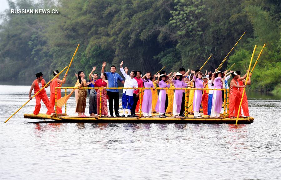 Народности Гуанси празднуют Саньюэсань