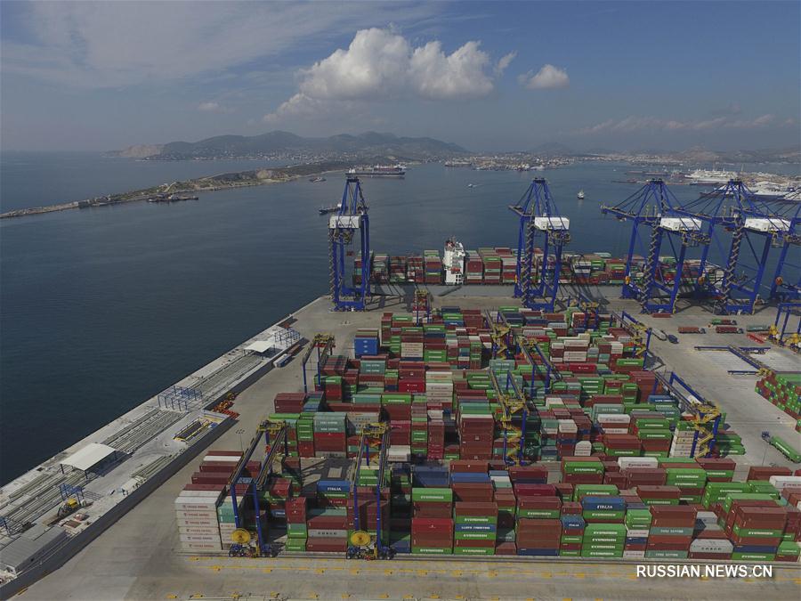 Греческий порт Пирей под управлением китайской компании COSCO