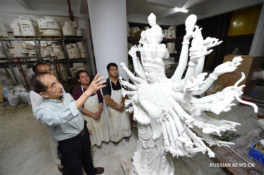 Цю Шуанцзюн -- мастер фарфоровой скульптуры из Дэхуа