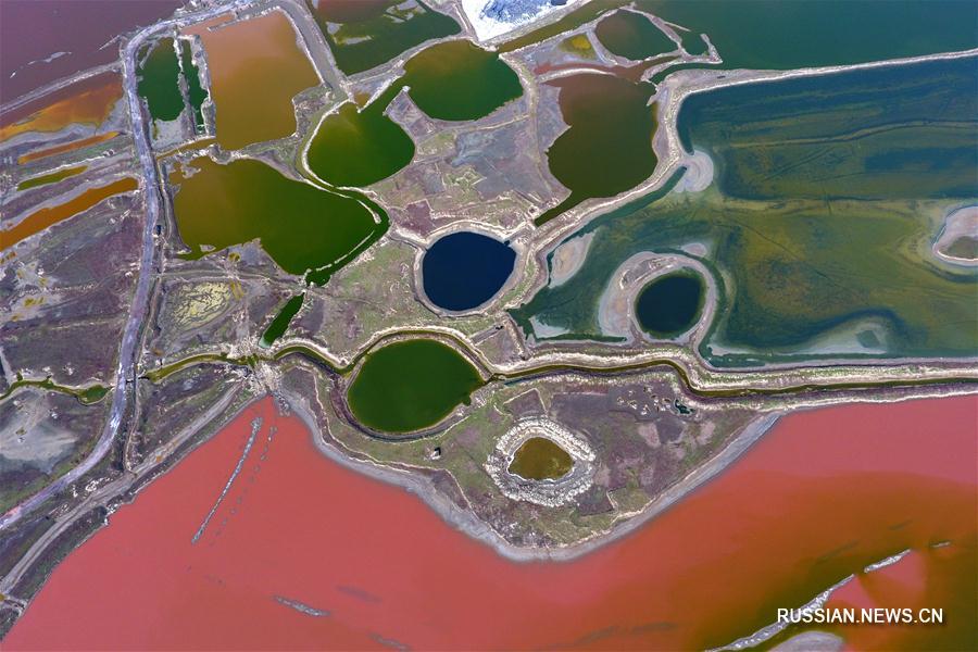 Все цвета радуги в соленом озере Юньчэн