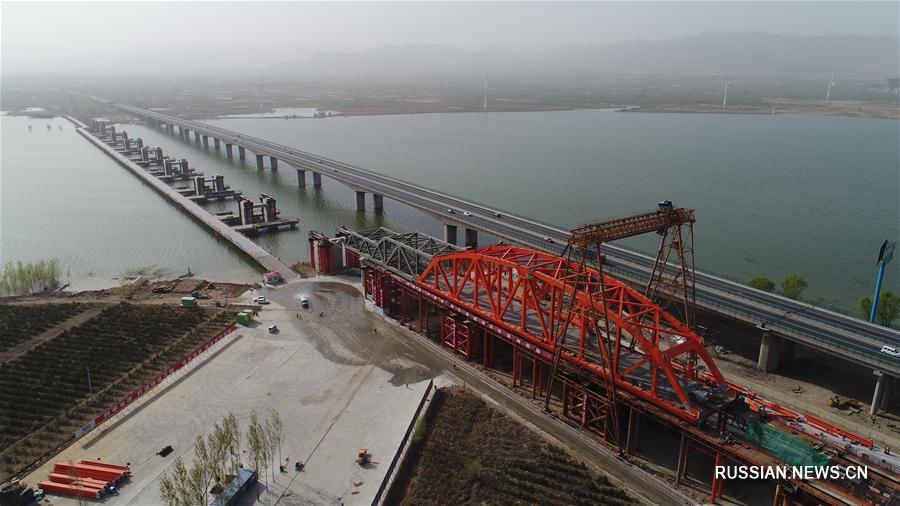 Прошли работы по надвижке первой пролетной балки высокоскоростного железнодорожного моста через водохранилище Гуаньтин