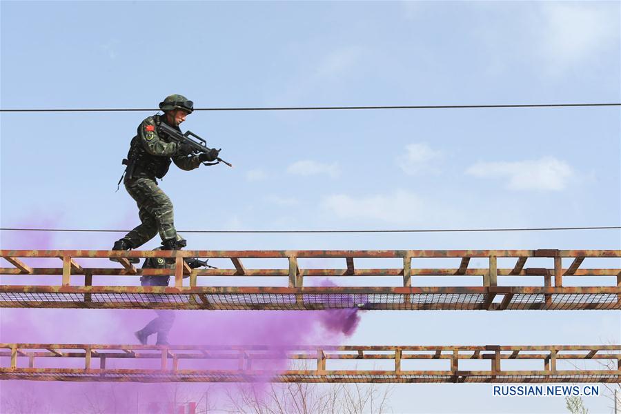 Тренировка штурмовой антитеррористической роты военной полиции в Иньчуане