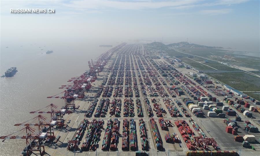 Глубоководная портовая зона Яншань в заливе Ханчжоувань