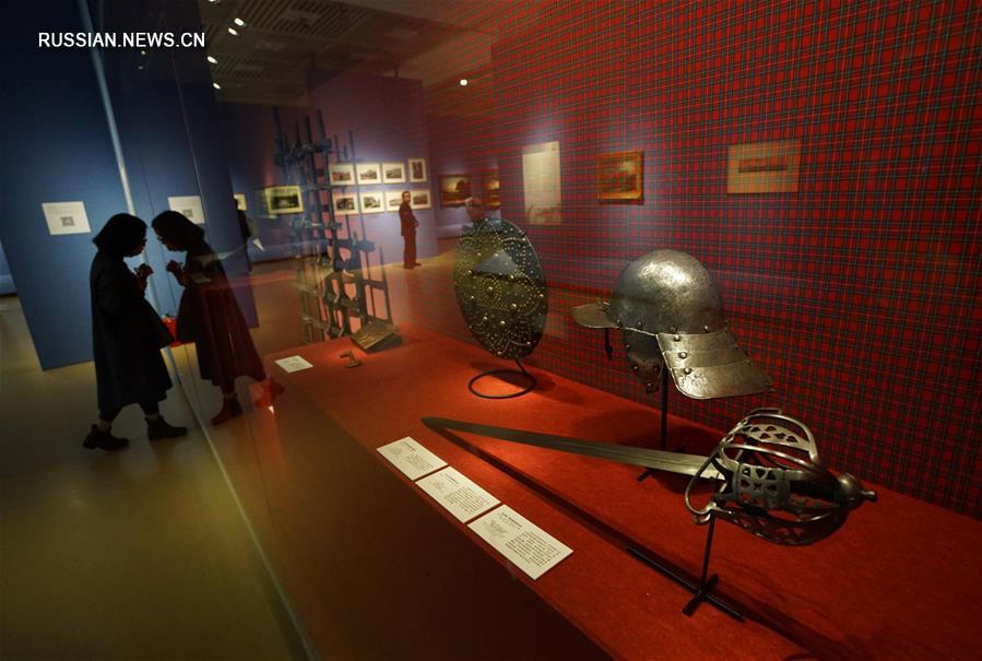 В праздничные дни Нанкинский музей проводит одновременно несколько выставок произведений  каллиграфии и живописи китайских и зарубежных художников 