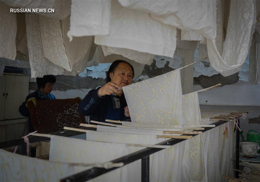 Хранитель секретов создания наньтунских набивных тканей из провинции Цзянсу