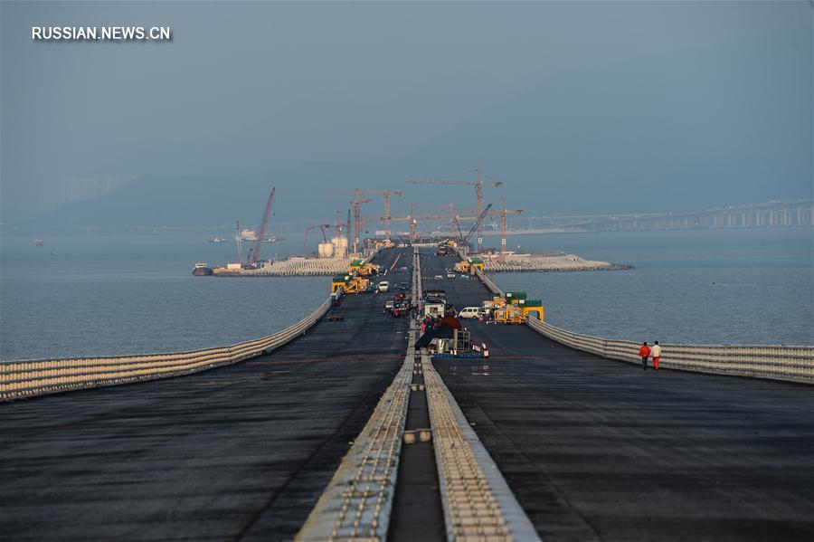 На строительстве моста Сянган -- Чжухай -- Аомэнь готовится сбойка тоннеля