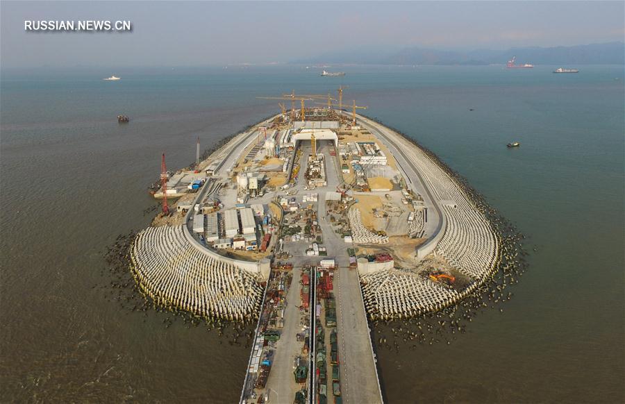 На строительстве моста Сянган -- Чжухай -- Аомэнь готовится сбойка тоннеля