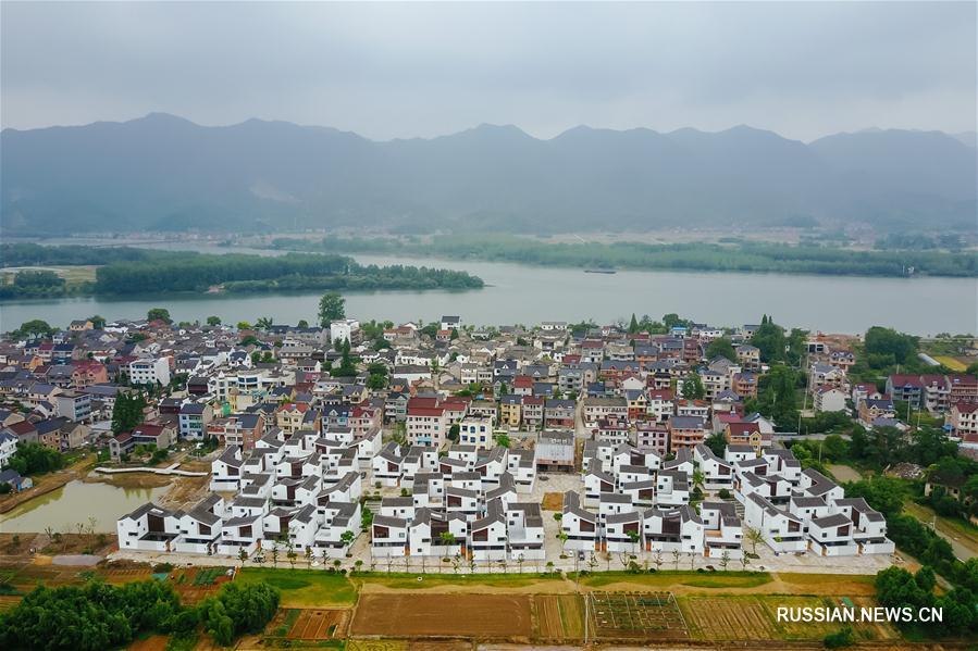 Новый облик деревни Дунцзыгуань в провинции Чжэцзян
