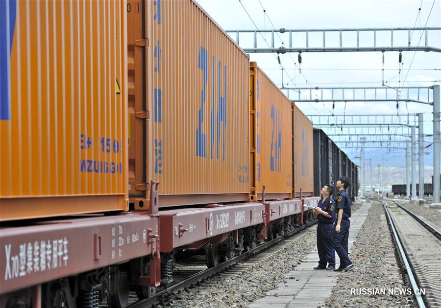 Алашанькоу - последняя остановка перед отправлением "железнодорожных караванов" за  пределы Китая