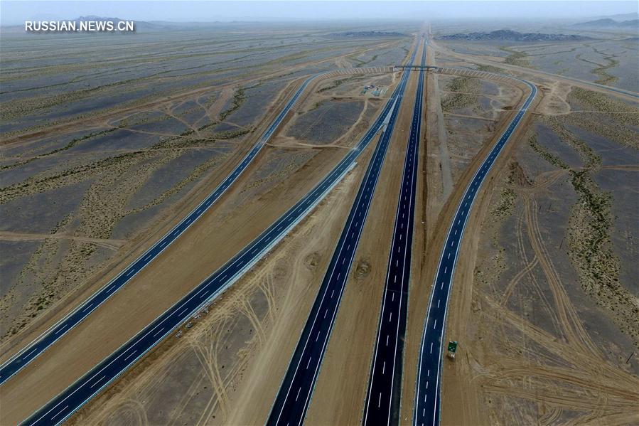 Участок Хами -- Миншуй строящегося скоростного шоссе Пекин -- Синьцзян скоро откроется для движения автотранспорта