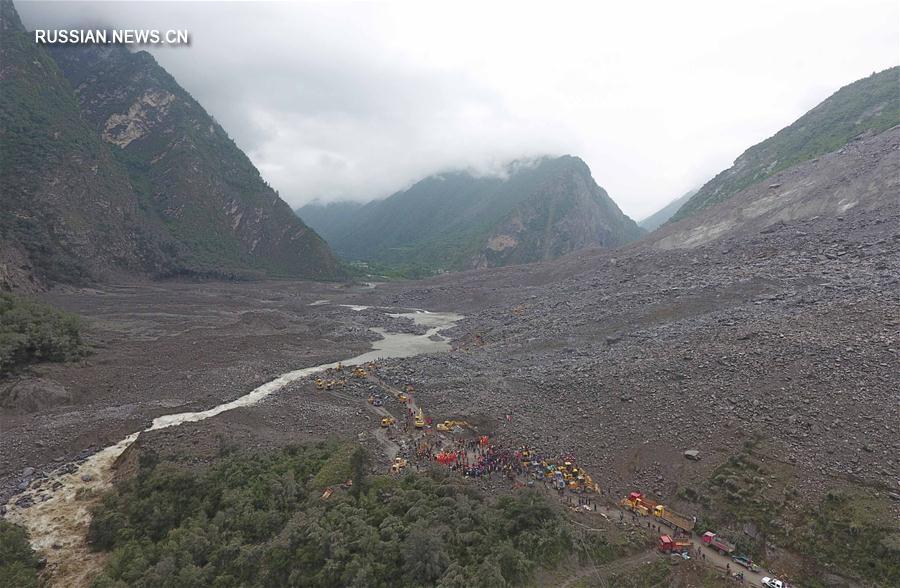 Авиаснимки места схода оползня в Юго-Западном Китае 