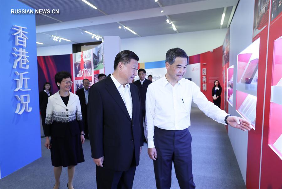 Си Цзиньпин посетил выставку о достижениях Сянгана за 20 лет после возвращения в лоно Родины