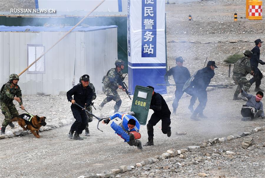 В Синьцзяне прошли совместные антитеррористические учения ШОС "Тяньшань-3"