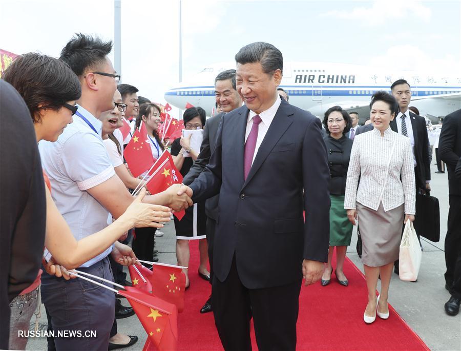 Си Цзиньпин прибыл в Сянган для участия в торжествах по случаю 20-й годовщины возвращения  Сянгана под юрисдикцию Китая