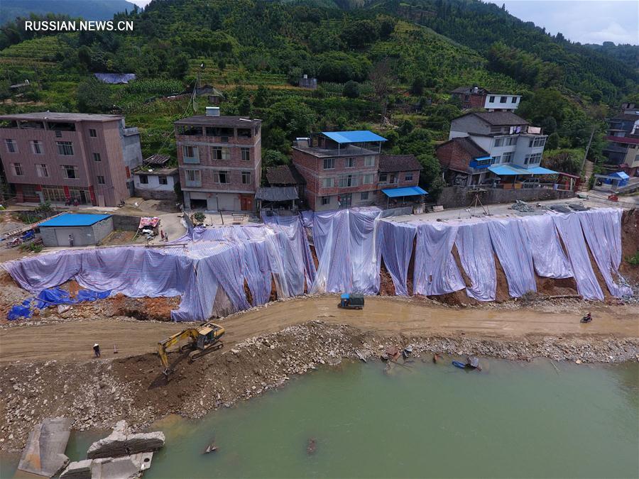 На уезд Луншэн Гуанси-Чжуанского автономного района Китая обрушились продолжительные  ливни