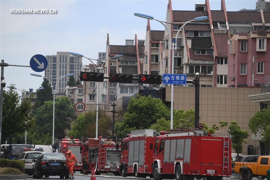Два человека погибли, 55 пострадали в результате взрыва в лавке на востоке Китая