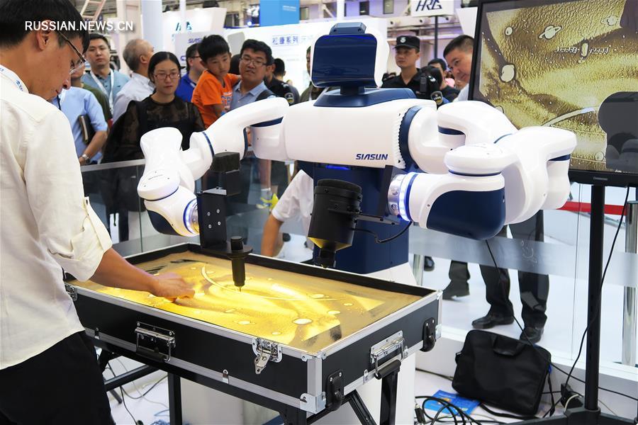 Всемирная конференция робототехники /World Robot Conference/ -- 2017 продолжается в китайской столице