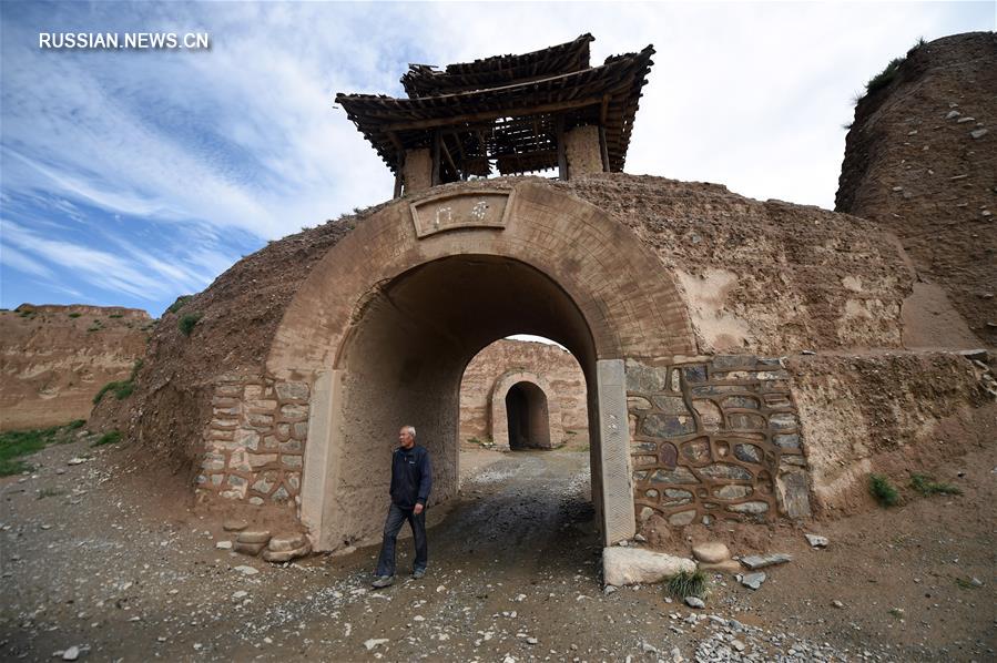 Древняя крепость-"черепаха" в провинции Ганьсу