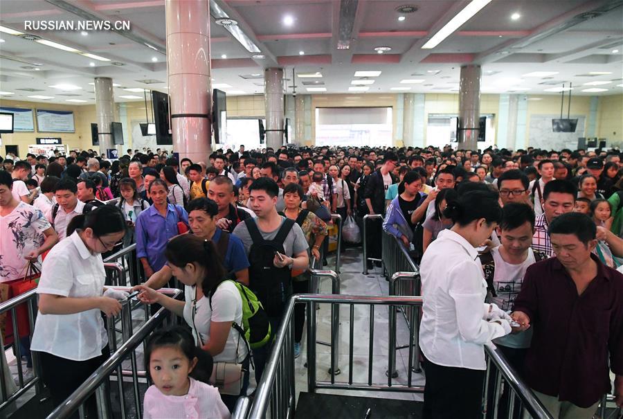 Пик пассажирских перевозок в первый день выходных по случаю Национального праздника 