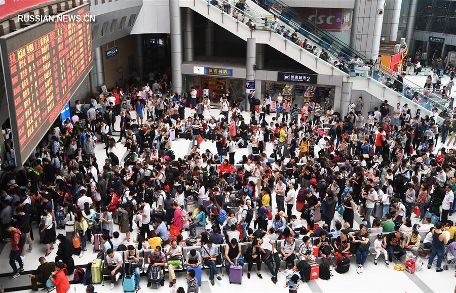 Пик пассажирских перевозок в первый день выходных по случаю Национального праздника 