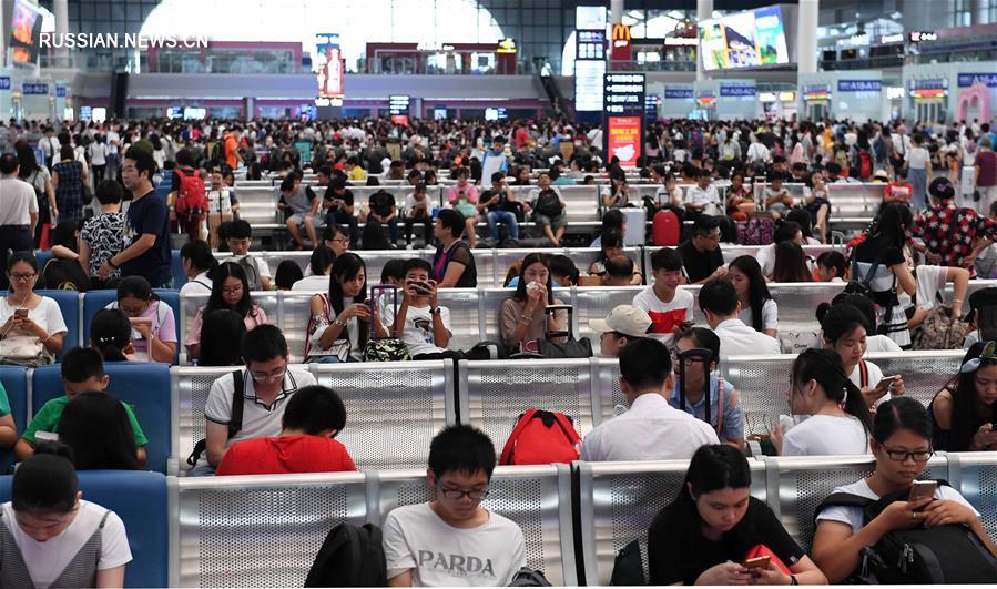 Пик пассажирских перевозок в первый день выходных по случаю Национального праздника 