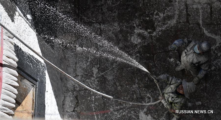 Монастырь Джоканг начал ежегодные "косметические процедуры"