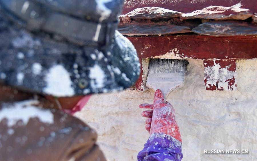 Монастырь Джоканг начал ежегодные "косметические процедуры"