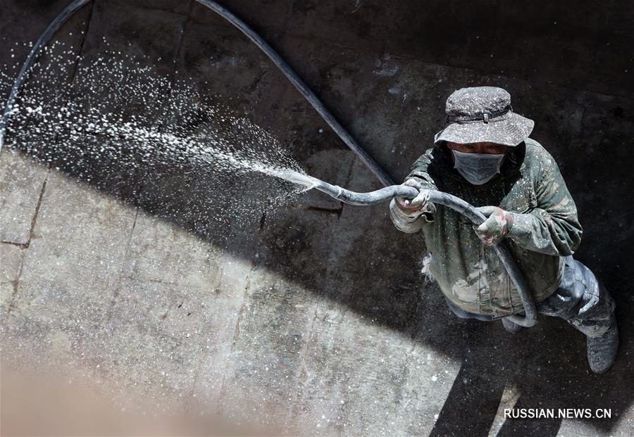 Монастырь Джоканг начал ежегодные "косметические процедуры"