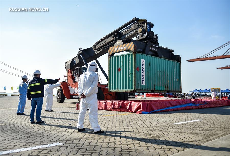 В порту Шэньчжэня прошли учения по экстренной ликвидации утечки опасных веществ