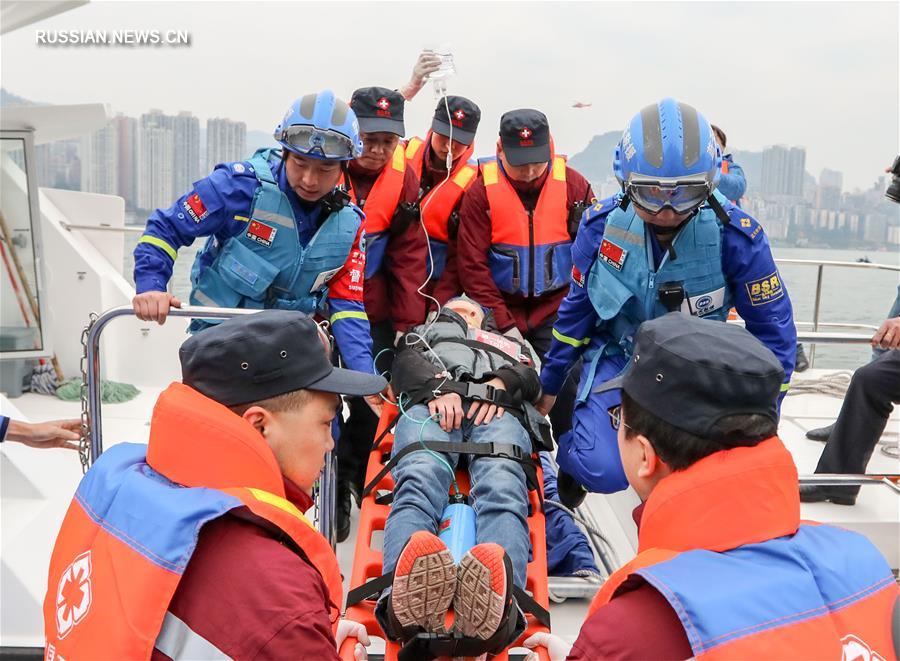 В Чунцине завершились комплексные учения спасателей по оказанию экстренной медицинской помощи на суше, воде и в воздухе