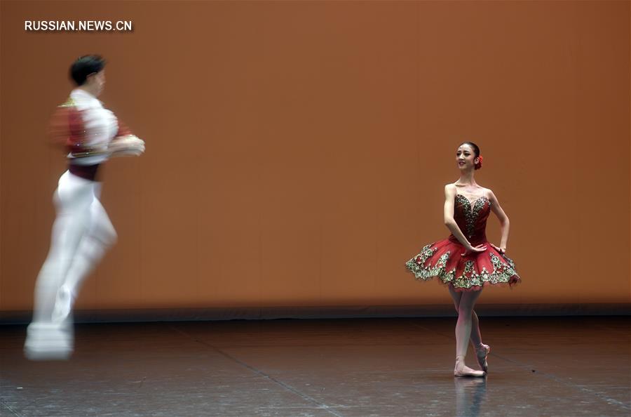 В пекинском театре "Тяньцяо" прошел спектакль "Сила китайского балета"