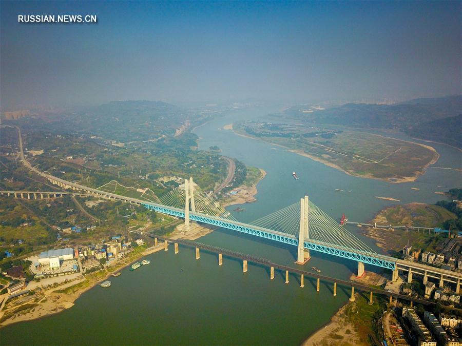 В Чунцине завершено строительство первого в мире двухъярусного 6-колейного балочно-вантового железнодорожного моста