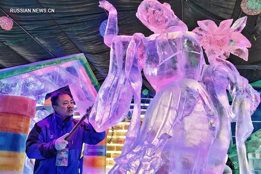 В ландшафтном парке Лунцинся открылся 32-й Художественный фестиваль ледяных фонарей