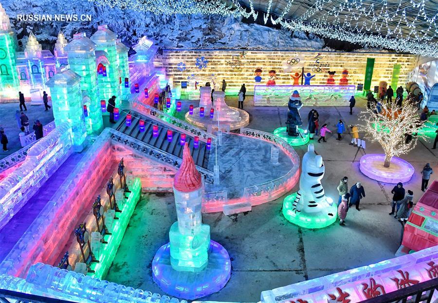 В ландшафтном парке Лунцинся открылся 32-й Художественный фестиваль ледяных фонарей