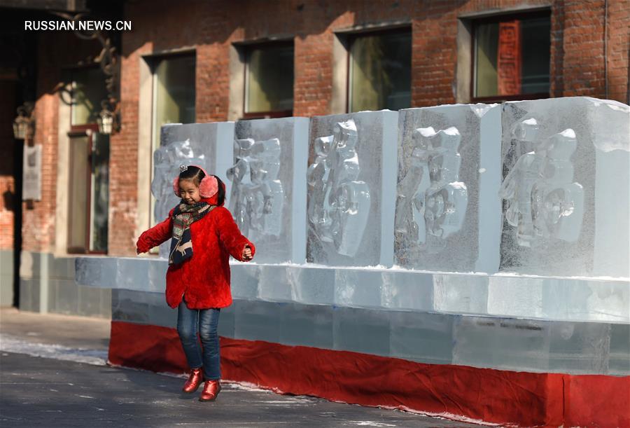 Ледяные скульптуры на улицах "города льда"