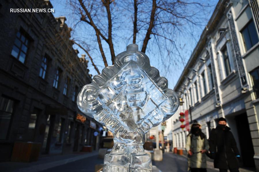 Ледяные скульптуры на улицах "города льда"
