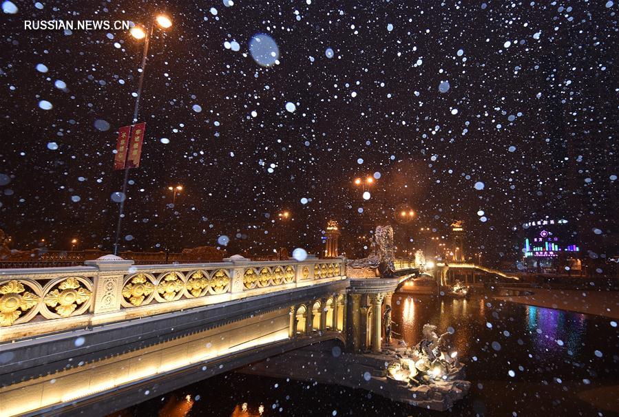 В регионе Пекин-Тяньцзинь-Хэбэй выпал снег, который для столицы стал первым за всю  зиму
