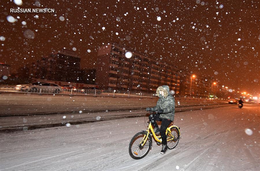 В регионе Пекин-Тяньцзинь-Хэбэй выпал снег, который для столицы стал первым за всю  зиму