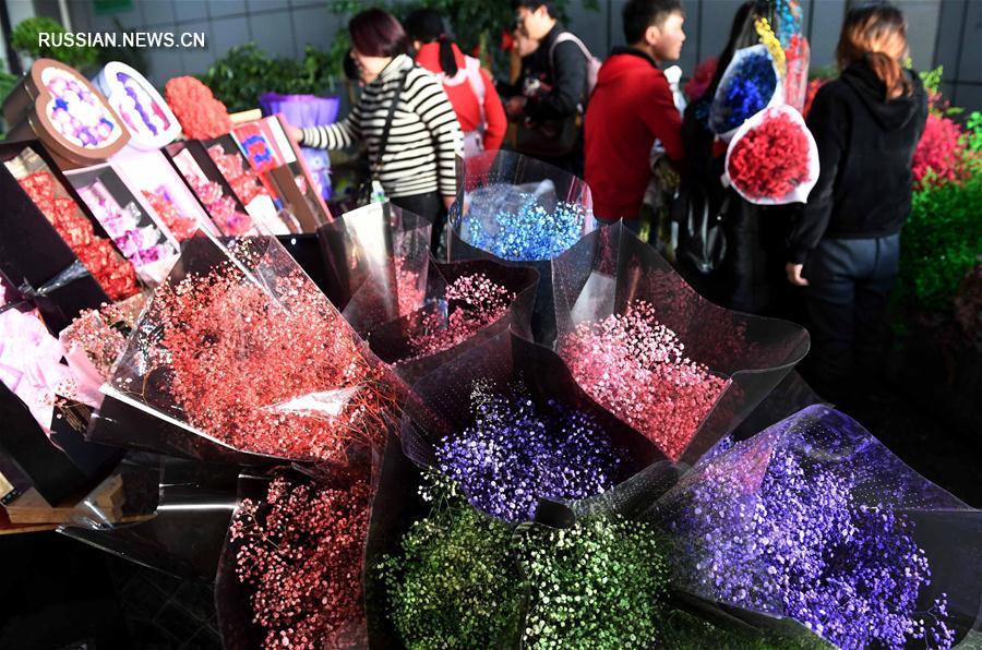 Юньнаньские живые цветы на праздничных рынках Китая