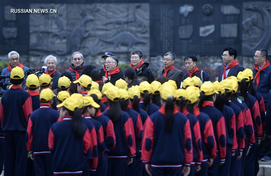 Девять академиков провели лекции для школьников в провинции Чжэцзян