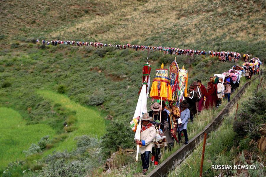 Тибетские крестьяне отметили традиционный праздник Онгкор