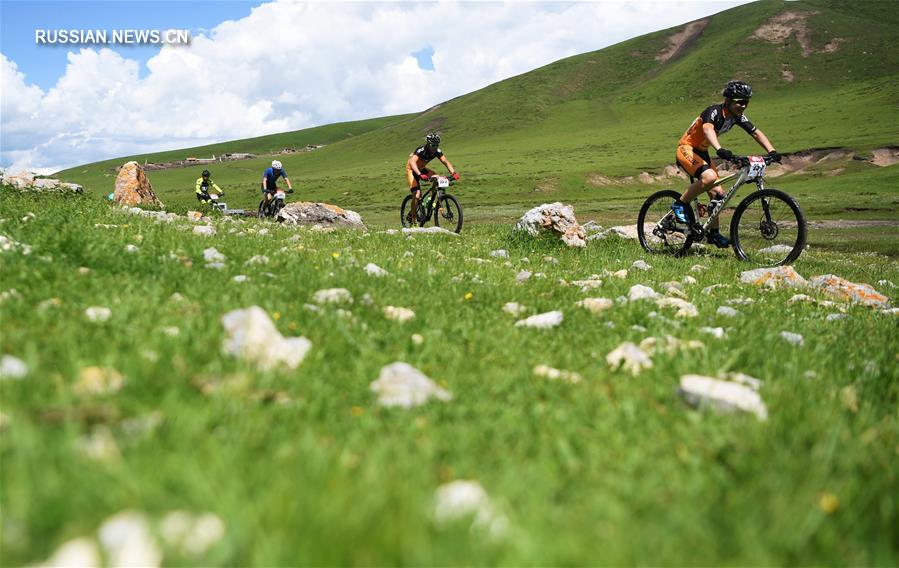 Велосипедные гонки "Чудеса Тибета-2018" на северо-западе Китая 