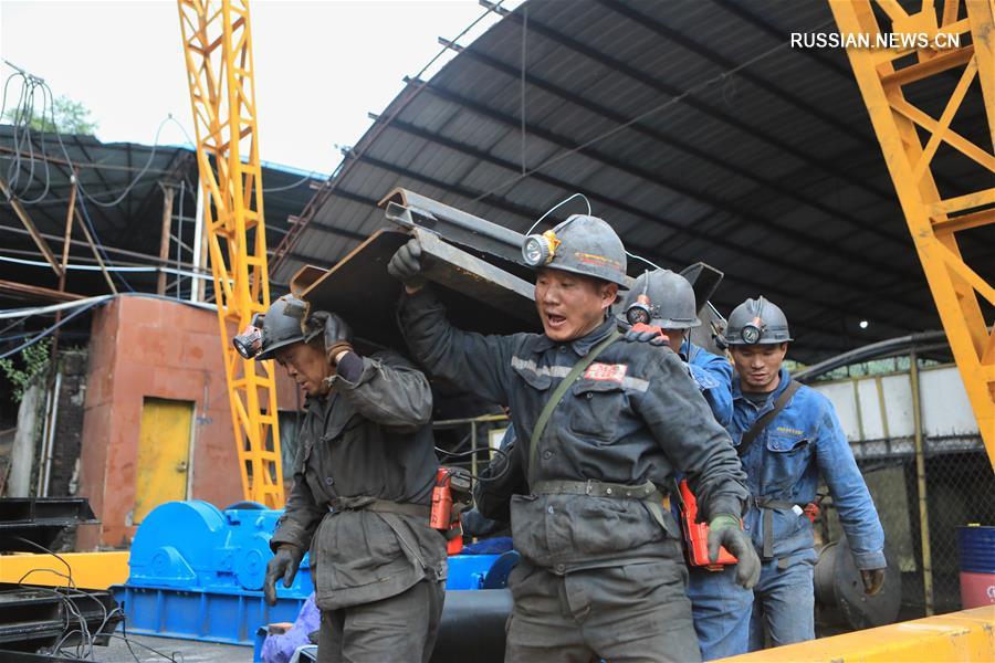 Четыре горняка погибли в результате выброса угля и газа на шахте в Юго-Западном Китае