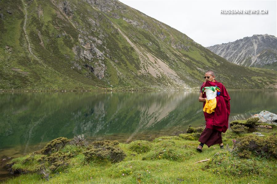 Панчен-лама 11-й поклонился священному озеру Лхамо Лхацо