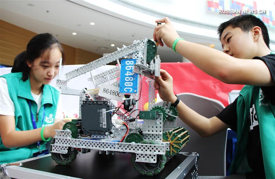 В Сучжоу проходят соревнования робототехники VEX