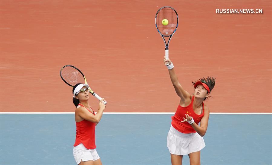 18-е Азиатские игры -- женский парный теннис: китайские спортсменки Сюй Ифань и Ян Чжаосюань заняли первое место