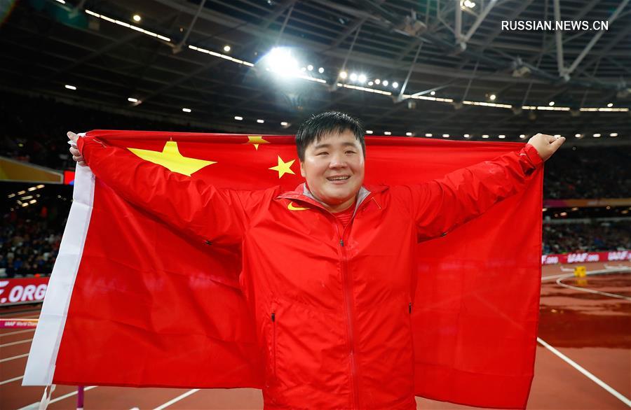 Китайская легкоатлетка Гун Лицзяо стала победителем на соревнованиях по толканию ядра на Азиатских играх в Джакарте