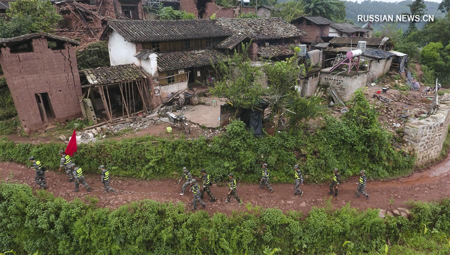 В пострадавшем от землетрясения уезде Моцзян провинции Юньнань продолжаются спасательные работы