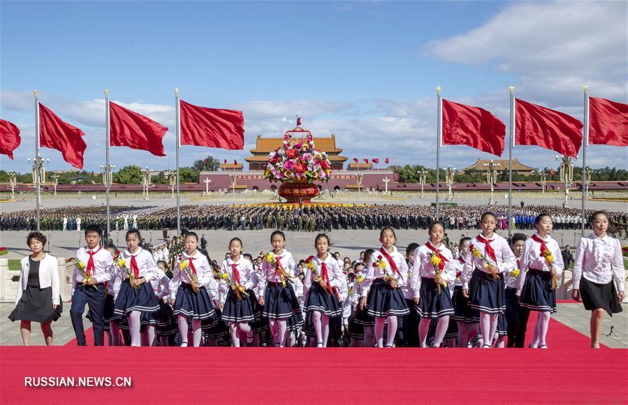 Церемония поминовения павших национальных героев прошла на площади Тяньаньмэнь 